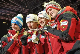 Austriaccy skoczkowie z medalem