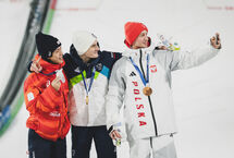 „Nowa, zaawansowana technika w porównaniu z innymi Polakami” – Domen Prevc chwali Kacpra Tomasiaka