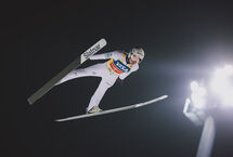 „Chcę zwyczajnie cieszyć się skokami”. Lanisek pozostaje liderem PŚ