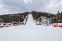 PŚ w Bad Mitterndorf: 30 kombinatorów norweskich na starcie historycznych zawodów