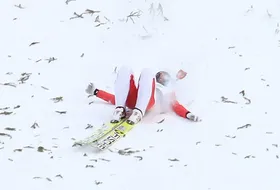 Dmitrij Wasiljew ląduje na 254. metrze