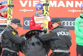 Harry Hole i Mikael Bellman pilnują dysku z painitu