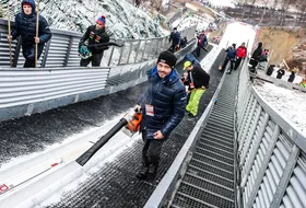 Czyszczenie torów najazdowych w Rasnovie