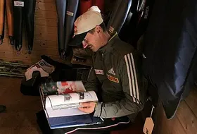 Adam Małysz z albumem