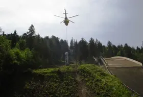 Helikopter nad skocznią Skalite