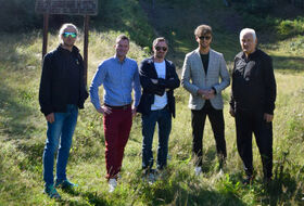 Maciej Maciusiak i Adam Małysz w Lubawce