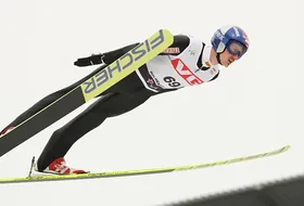 Adam Małysz w locie na 135,5m