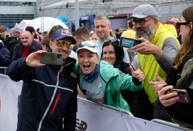 Adam Małysz z fanami