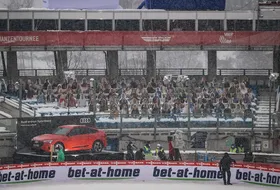 Oberstdorf - kibice z kartonu