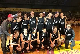 Mecz skoczków w koszykówkę