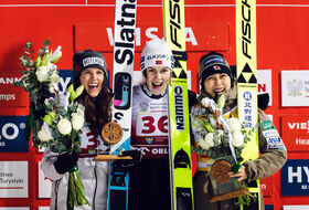 04.12.2025 - Podium PŚ Pań w Wiśle