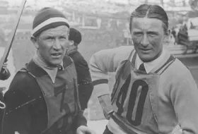 Birger Ruud (po lewej) - trzykrotny przed wojną mistrz świata