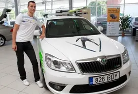 Kaarel Nurmsalu i jego Skoda Octavia
