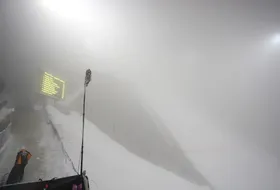 Skocznia Holmenkollen we mgle