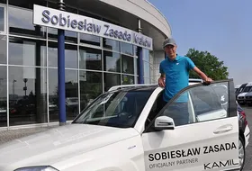 Kamil Stoch w swoim nowym aucie
