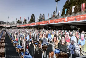 Tekturowi kibice w Oberstdorfie