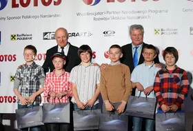 Paweł Olechnowicz i Apoloniusz Tajner z laureatami