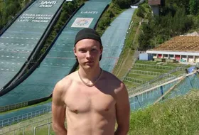 Veli-Matti pod skocznią w Lahti