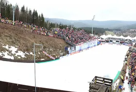 Wiatr na skoczni w Harrachovie