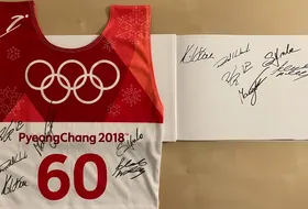 Plastron + książka z autografami polskich skoczków