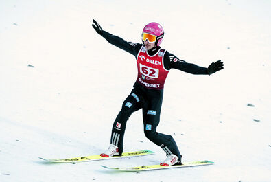 PŚ w Engelbergu: Seria próbna dla Hoffmanna, Tomasiak siódmy