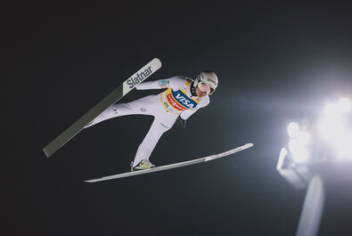 „Chcę zwyczajnie cieszyć się skokami”. Lanisek pozostaje liderem PŚ