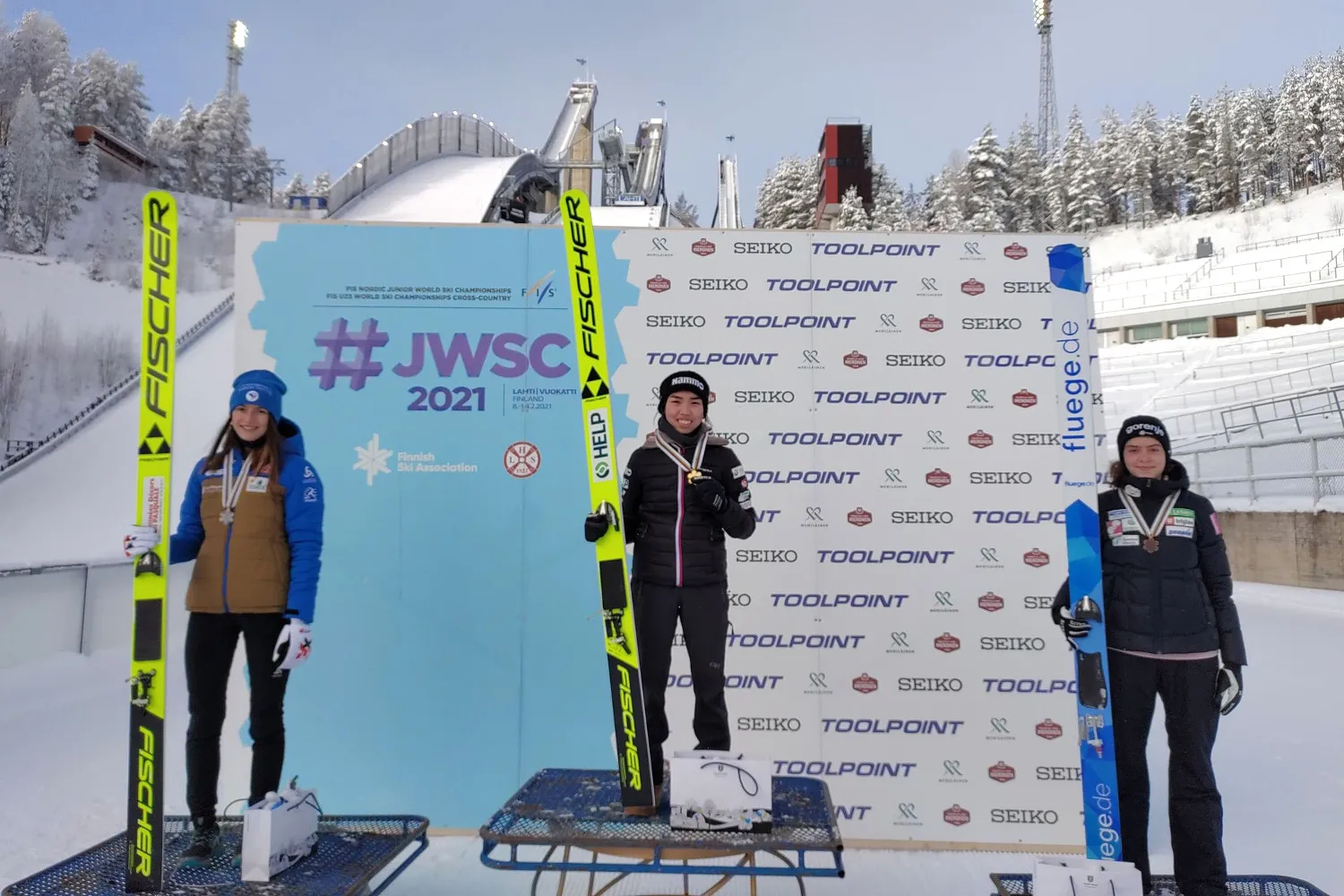 11.02.2021 - Podium pań MŚJ w Lahti