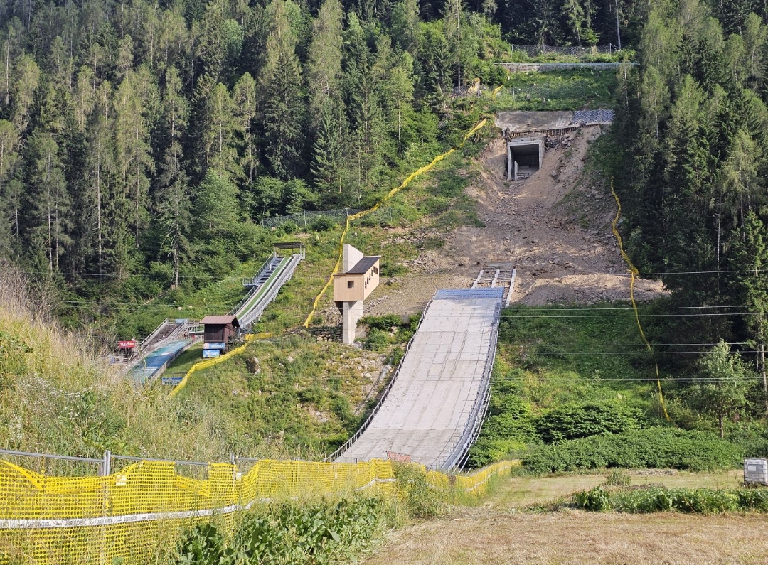 "Należy wstrzymać prace". Powstanie włoskiej skoczni pod znakiem zapytania