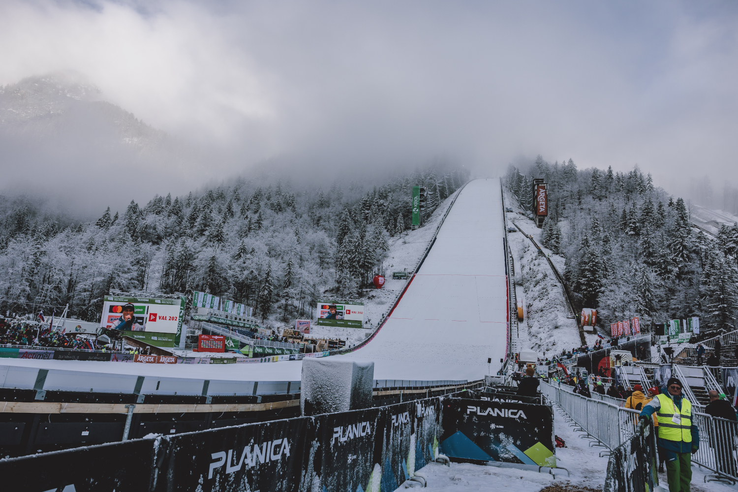 PŚ w Planicy: Kwalifikacje przełożone na 9:00! (lista startowa)