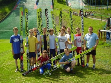 Trener Mariusz Chrapek z zawodnikami ZSMS